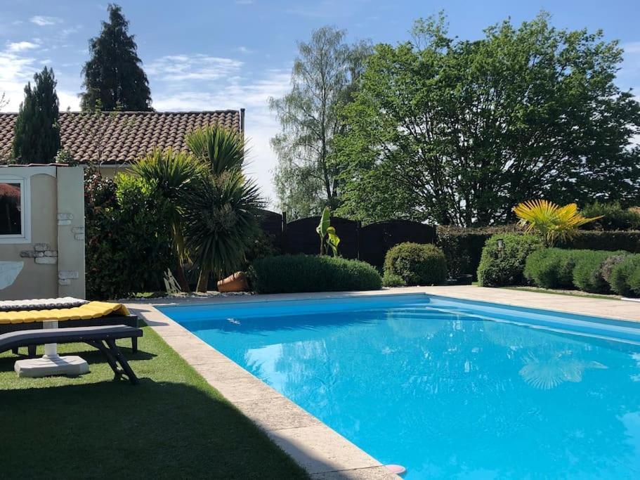 Le Gite De Lou - Piscine Privative Et Massages Bien-Etre Villa Mazerolles  Bagian luar foto